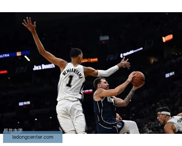 29日NBA前瞻：文班亚马挑战雄鹿 76人黄蜂争夺东部第七名